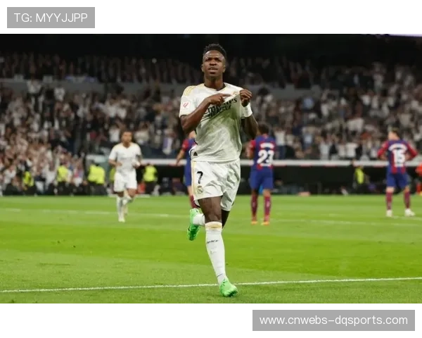 皇马定位球战术解析:罗德里戈助攻贝林厄姆头球破门