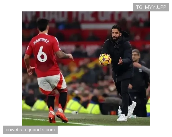 官方:曼联中卫利桑德罗·马丁内斯因应力性骨折赛季报销 官方:曼联中卫利桑德罗·马丁内斯因应力性骨折赛季报销